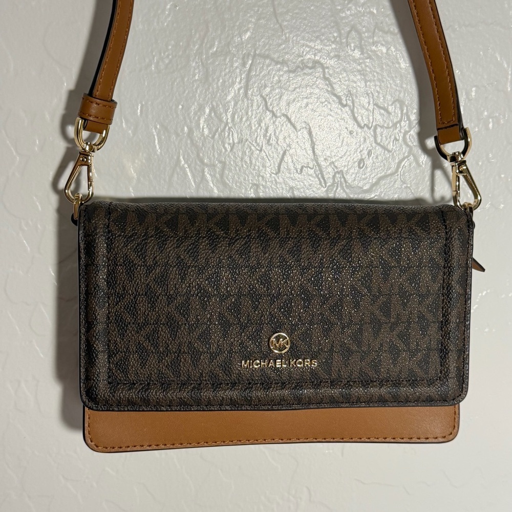 Michael Kors Jet Set Small Logo Smartphone Convertible Crossbody NWOT